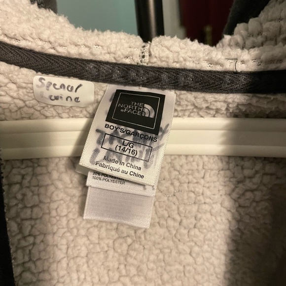 Black North Face polar fleece interior with hood and pockets - Picture 3 of 6